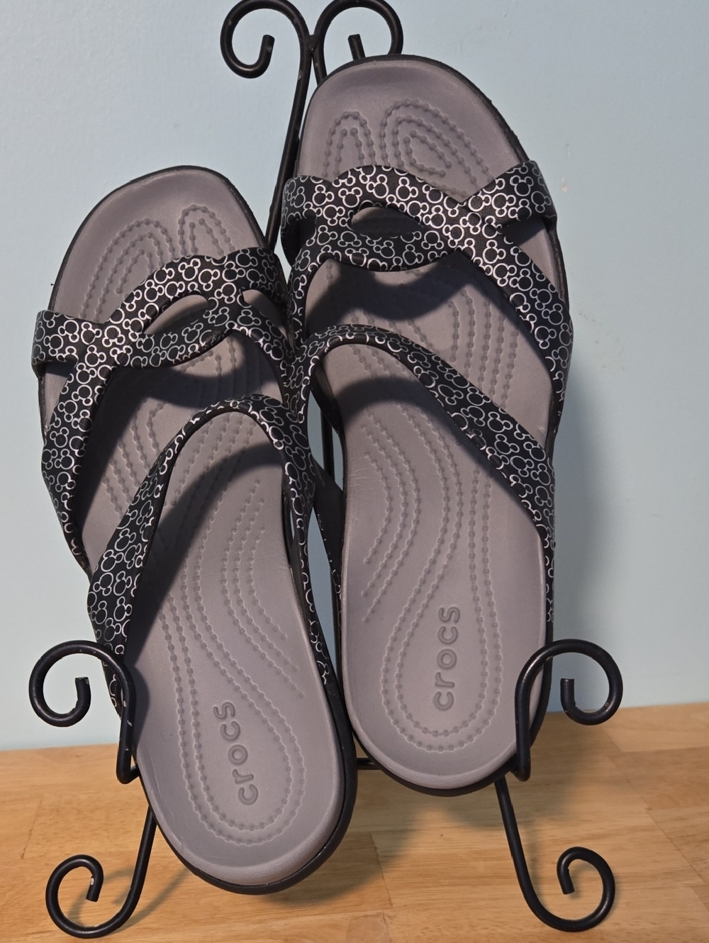 NWOTs Womens Disney Mileen Twisted Mickey Crocs Size 10W.      (#234)